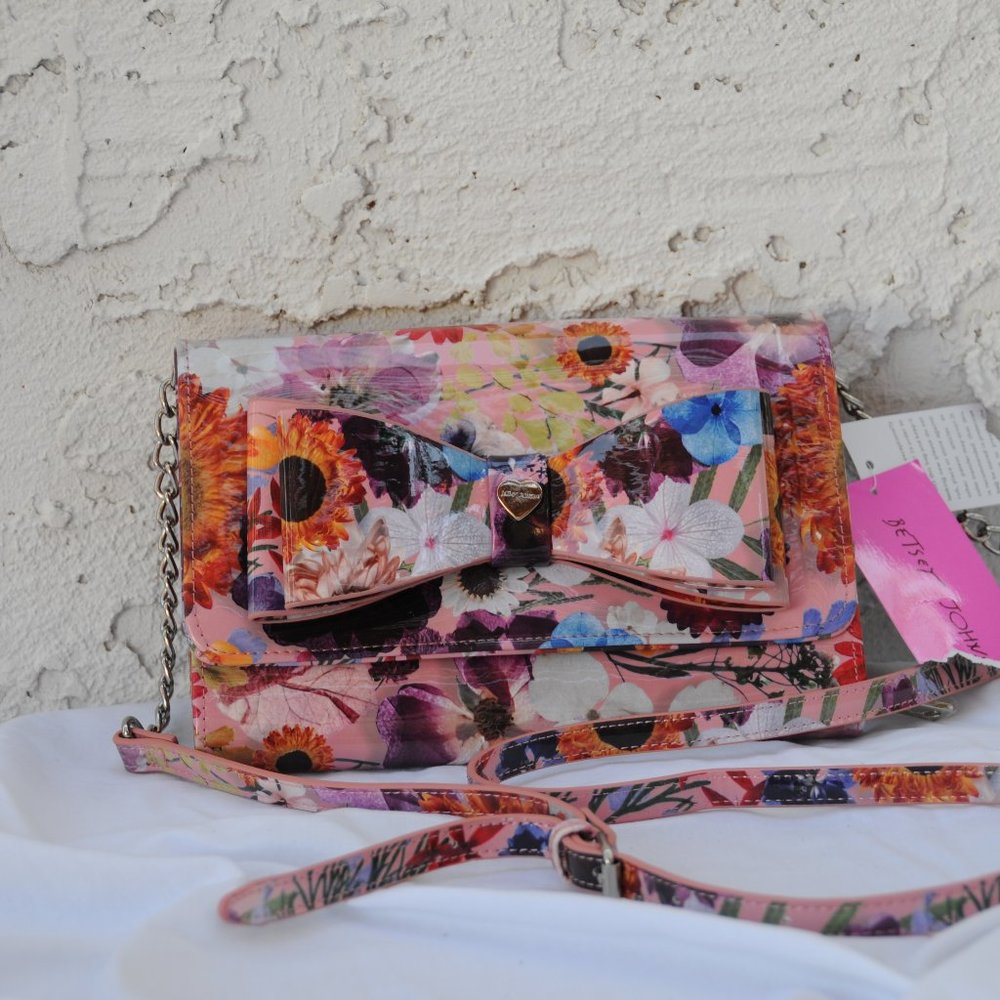 NWTBetsey Johnson Patent Cross Body Purse - Picture 1 of 5